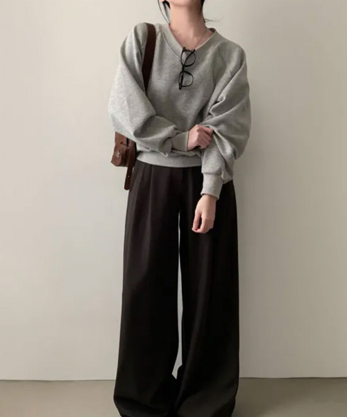 VIVID LADY(ビビッドレディー)の「Vネック 長袖ラグランスウェット(スウェット・レディース・グレー/チャコールグレー/クリーム・FREE)」の6枚目の写真