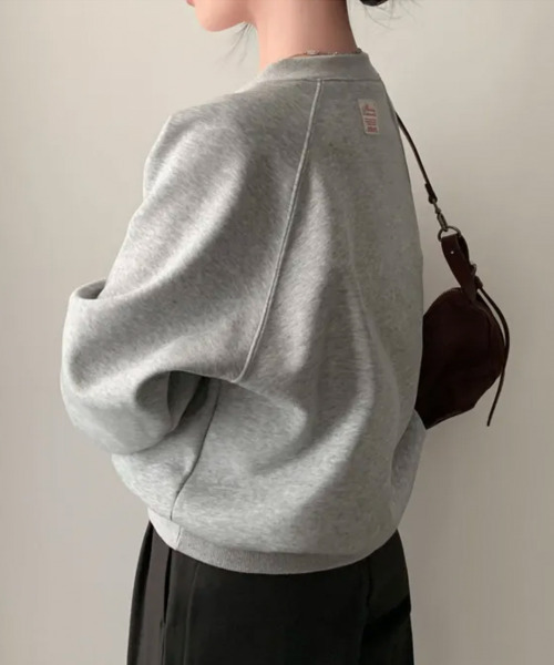 VIVID LADY(ビビッドレディー)の「Vネック 長袖ラグランスウェット(スウェット・レディース・グレー/チャコールグレー/クリーム・FREE)」の7枚目の写真