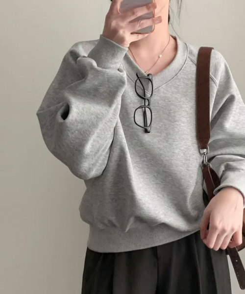 VIVID LADY(ビビッドレディー)の「Vネック 長袖ラグランスウェット(スウェット・レディース・グレー/チャコールグレー/クリーム・FREE)」の9枚目の写真
