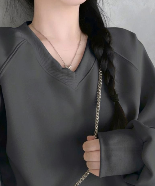 VIVID LADY(ビビッドレディー)の「Vネック 長袖ラグランスウェット(スウェット・レディース・グレー/チャコールグレー/クリーム・FREE)」の11枚目の写真
