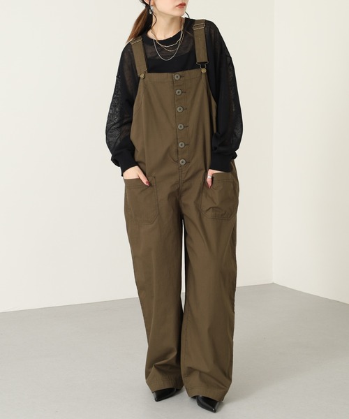 OMNES(オムネス)の「ワッシャーダンプ&デニムサロペット(サロペット/オーバーオール・レディース・ブラック/カーキ/ベージュ/ネイビー・FREE)」の3枚目の写真