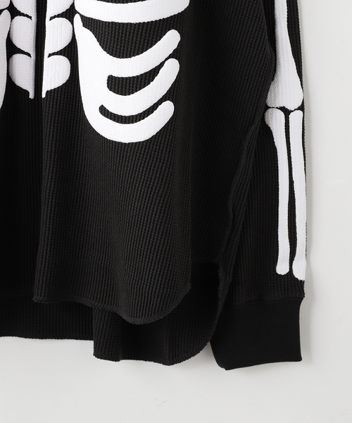 DISCOVERED(ディスカバード)の「DISCOVERED / ディスカバード BONE WAFFLE DAMAGE CUTSEWN(Tシャツ/カットソー・メンズ・レッド/ブラック・1)」の4枚目の写真