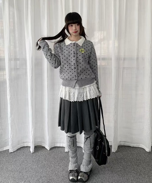 AsRiRe(アスリレイ)の「26aw 音符ワッペン付き総柄バイカラーカラーニットカーディガン(カーディガン/ボレロ・レディース・グレー/ブルー・M)」の8枚目の写真