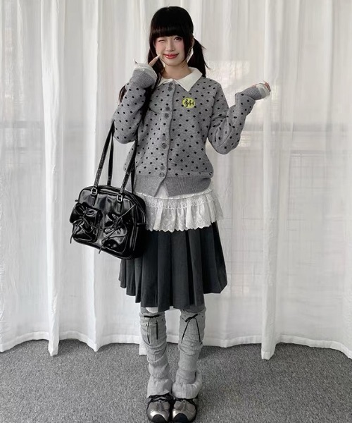 AsRiRe(アスリレイ)の「26aw 音符ワッペン付き総柄バイカラーカラーニットカーディガン(カーディガン/ボレロ・レディース・グレー/ブルー・M)」の9枚目の写真