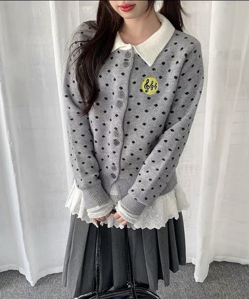 AsRiRe(アスリレイ)の「26aw 音符ワッペン付き総柄バイカラーカラーニットカーディガン(カーディガン/ボレロ・レディース・グレー/ブルー・M)」の4枚目の写真