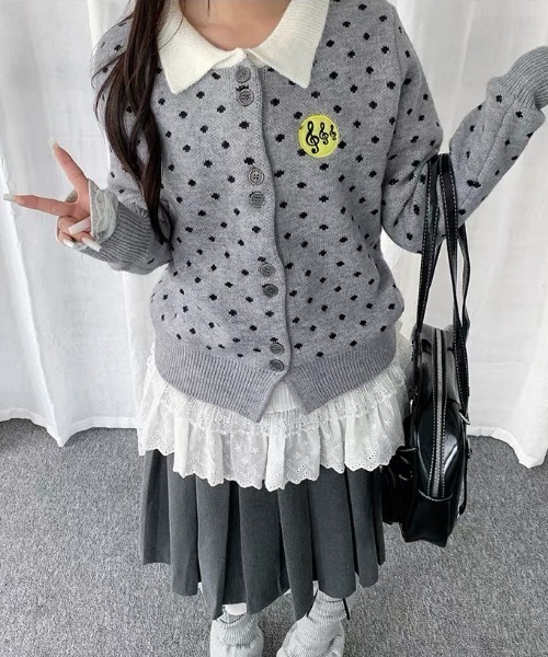 AsRiRe(アスリレイ)の「26aw 音符ワッペン付き総柄バイカラーカラーニットカーディガン(カーディガン/ボレロ・レディース・グレー/ブルー・M)」の5枚目の写真