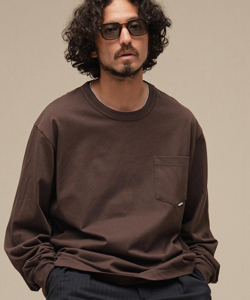 THEOREM(セオレム)の「mlt5882-Flag Label Poketed LS Tee ポケロンTシャツ(TRM-2624016)(Tシャツ/カットソー・メンズ・ホワイト/チャコール/ブラック/ブラウン・M/L/XL)」の4枚目の写真