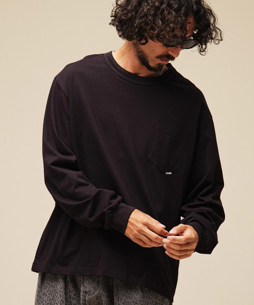 THEOREM(セオレム)の「mlt5882-Flag Label Poketed LS Tee ポケロンTシャツ(TRM-2624016)(Tシャツ/カットソー・メンズ・ホワイト/チャコール/ブラック/ブラウン・M/L/XL)」の2枚目の写真