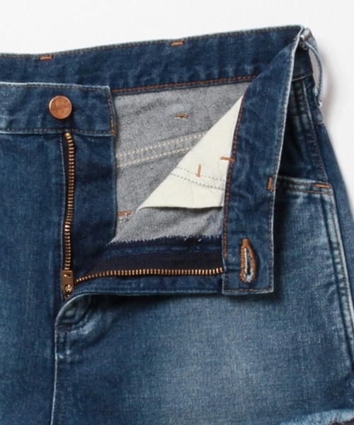 B:MING by BEAMS（ビーミングバイビームス）の「Wrangler / デニムショートパンツ（デニムパンツ・レディース・ライトブルー・MEDIUM/SMALL）」の8枚目の写真