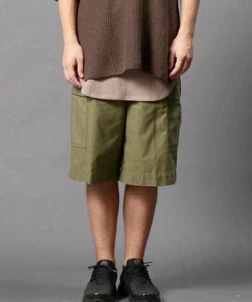 BEAUTY&YOUTH UNITED ARROWS(ビューティーアンドユースユナイテッドアローズ)の「<monkey time> バックサテン ワイド 6分丈 カーゴショーツ◆(カーゴパンツ・メンズ・オリーブ・MEDIUM/LARGE/SMALL)」の1枚目の写真