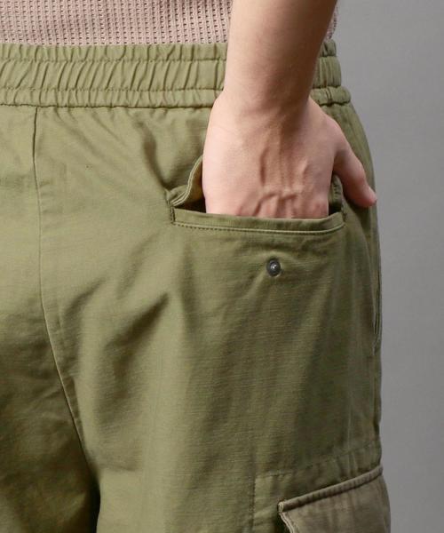 BEAUTY&YOUTH UNITED ARROWS(ビューティーアンドユースユナイテッドアローズ)の「<monkey time> バックサテン ワイド 6分丈 カーゴショーツ◆(カーゴパンツ・メンズ・オリーブ・MEDIUM/LARGE/SMALL)」の4枚目の写真