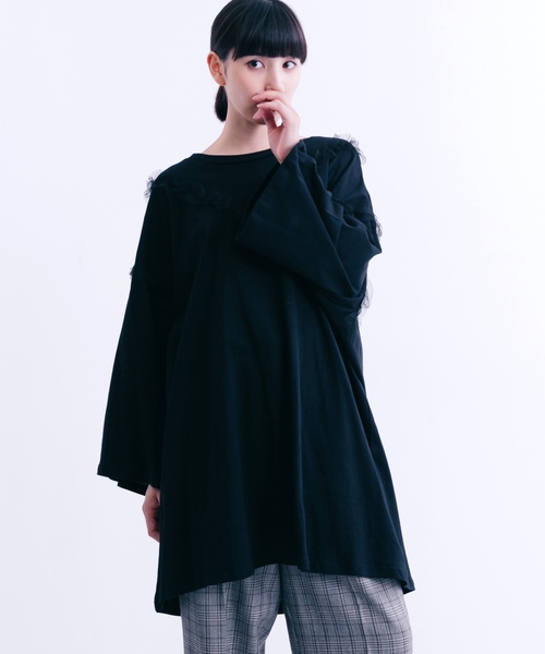 MERLOT（メルロー）の「部分チュールプルオーバー1218（Tシャツ/カットソー・レディース・オフホワイト/ブラウン/ブラック/マスタード・FREE）」の2枚目の写真