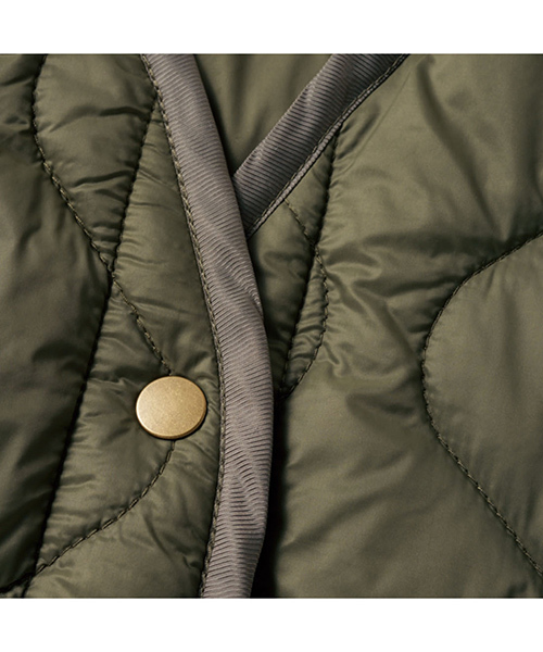 IEDIT（イディット）の「軽やかなのにあったか　サーモライト（Ｒ）中わた使用のこなれインナーコート＜カーキ＞/キルティングジャケット　（その他アウター・レディース・カーキ・LARGE/MEDIUM/SMALL/X-LARGE/XX-LARGE）」の3枚目の写真