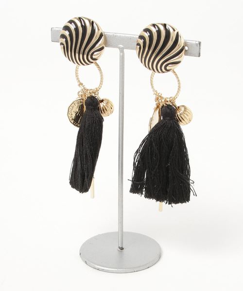 YECCA VECCA（イェッカヴェッカ）の「2wayタッセルイヤリング（イヤリング・レディース・ブラック/キャメル/グリーン・FREE）」の2枚目の写真