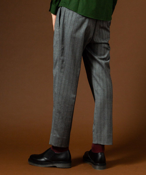 UNITED TOKYO(ユナイテッドトウキョウ)の「ヘリンボーンストライプピンタックイージーパンツ(その他パンツ・メンズ・ベージュ/グレー・1/2/3)」の9枚目の写真