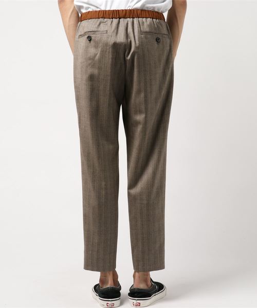UNITED TOKYO(ユナイテッドトウキョウ)の「ヘリンボーンストライプピンタックイージーパンツ(その他パンツ・メンズ・ベージュ/グレー・1/2/3)」の4枚目の写真