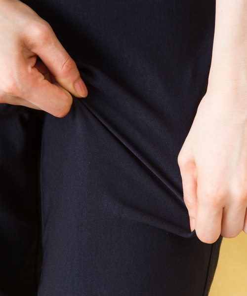 EVLOVE(イヴロヴ)の「美脚ストレッチクロップドスキニーパンツ(その他パンツ・レディース・ブラック/ネイビー・13号/17号/15号)」の9枚目の写真