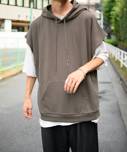 kutir(クティール)の「ノースリーブパーカー(Tシャツ/カットソー・メンズ・ブラック/モカ・MEDIUM/LARGE)」の2枚目の写真