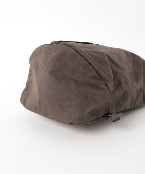 FJALL RAVEN (フェールラーベン)の「Singi Side Pocket (FJALLRAVEN/フェールラーベン)(バックパック/リュック・メンズ・ダークオリーブ/サンドベージュ・ONE SIZE)」の4枚目の写真