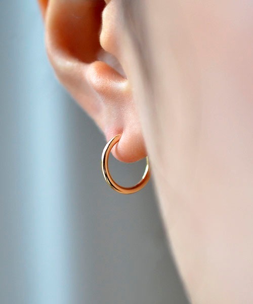 Fun & Daily(ファンアンドデイリー)の「F&D : 1ピース・スモールフープイヤリング(イヤリング・レディース・ブラック/シルバー/ゴールド/ブルー/レッド/オレンジ/グリーン/チャコールグレー/ホワイト/パープル・FREE)」の12枚目の写真