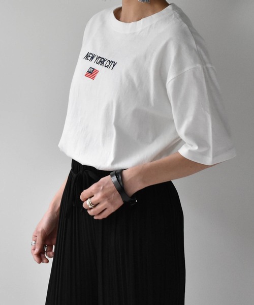 muure（ミュール）の「ロゴ半袖T（Tシャツ/カットソー・レディース・ホワイト/ブラック・FREE）」の3枚目の写真