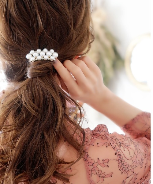 Cupid Heart(キューピッドハート)の「【Cupid Heart】結婚式アクセサリー ヘアカフ(バレッタ/ヘアクリップ・レディース・ベージュ・MEDIUM)」の1枚目の写真