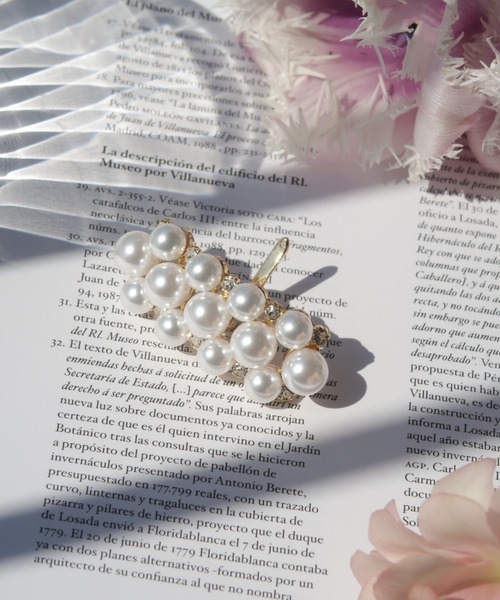 Cupid Heart(キューピッドハート)の「【Cupid Heart】結婚式アクセサリー ヘアカフ(バレッタ/ヘアクリップ・レディース・ベージュ・MEDIUM)」の3枚目の写真