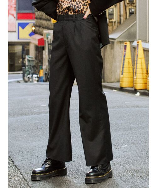 jouetie（ジュエティ）の「パールボタンタックパンツ（スラックス・レディース・ブラック/オレンジ/その他1・MEDIUM）」の2枚目の写真