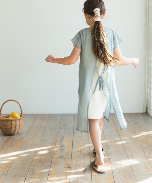 pairmanon（ペアマノン）の「シアードッキングレイヤード バックスリットワンピース（ワンピース・キッズ・ラベンダー/グレイッシュベージュ/モカ/ブルー系その他3・130/140/150/110/120/100/90）」の4枚目の写真