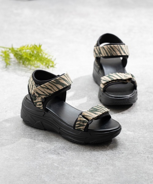 welleg（ウェレッグ）の「厚底面ファスナースポーツサンダル（サンダル・レディース・ブラック系その他/ゼブラ/ブラック/ピンクベージュ/ブラウン・S/M/L）」の5枚目の写真