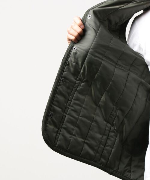 LAVENHAM（ラベンハム）の「【LAVENHAM/ラベンハム】 LAVENSTER COLLARLESS GILET（ダウンベスト・メンズ・オリーブ/ブラック・40/38）」の5枚目の写真