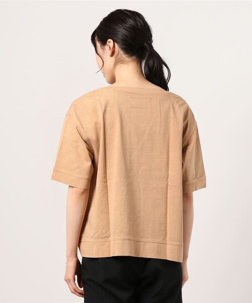 UNIVERSAL OVERALL(ユニバーサルオーバーオール)の「UNIVERSAL OVERALL BOAT NECK LOGO TEE (ユニバーサルオーバーオール ボートネックロゴTシャツ)(3colors)(U2112218)(Tシャツ/カットソー・レディース・ベージュ/ピンク/チャコール・FREE)」の5枚目の写真