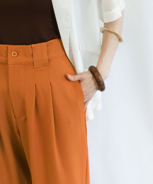 select MOCA(セレクトモカ)の「ワイドベルトループダブルタックストレートパンツ(スラックス・レディース・ダークブラウン/オレンジ/ライトベージュ・SMALL/MEDIUM)」の10枚目の写真