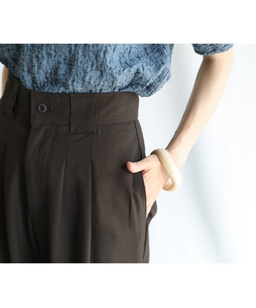 select MOCA(セレクトモカ)の「ワイドベルトループダブルタックストレートパンツ(スラックス・レディース・ダークブラウン/オレンジ/ライトベージュ・SMALL/MEDIUM)」の20枚目の写真