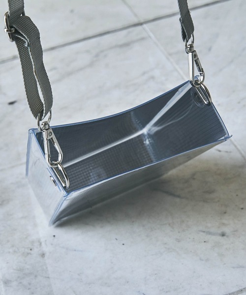 Snap club（スナップクラブ）の「【Snap club】シルバーシートPVC　メタリックショルダーバック（ショルダーバッグ・メンズ・レッド/ブルー/グリーン/ピンク/シルバー/ブラック/ブラウン/パープル・FREE）」の14枚目の写真