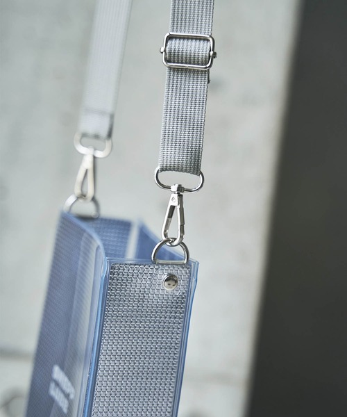 Snap club（スナップクラブ）の「【Snap club】シルバーシートPVC　メタリックショルダーバック（ショルダーバッグ・メンズ・レッド/ブルー/グリーン/ピンク/シルバー/ブラック/ブラウン/パープル・FREE）」の13枚目の写真