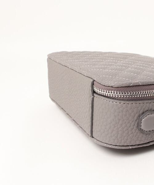 FIORELLI（フィオレッリ）の「【FIORELLI/フィオレッリ】キルティングミニポッシェ（ショルダーバッグ・レディース・ブラック/グレー・FREE）」の3枚目の写真