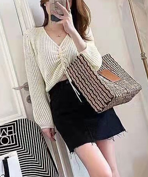 SPIGA（スピーガ）の「センターギャザーVネックニット（ニット/セーター・レディース・ブラック/ベージュ/ブラウン/グレー/グリーン・FREE）」の16枚目の写真