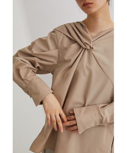 STYLEMIXER(スタイルミキサー)の「ツイストネックブラウス(シャツ/ブラウス・レディース・ホワイト/ブラック/ベージュ・ONESIZE)」の4枚目の写真