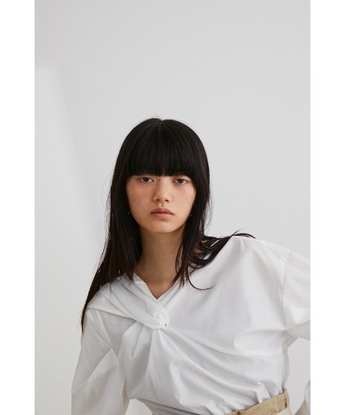 STYLEMIXER(スタイルミキサー)の「ツイストネックブラウス(シャツ/ブラウス・レディース・ホワイト/ブラック/ベージュ・ONESIZE)」の11枚目の写真