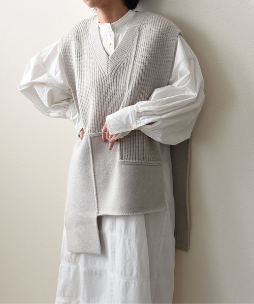 Eimee Law（エイミーロウ）の「編地デザインニットベスト（ベスト・レディース・黄緑系/ライトグレー/ブラック・38）」の3枚目の写真