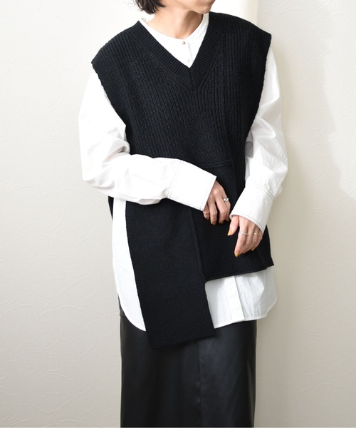 Eimee Law（エイミーロウ）の「編地デザインニットベスト（ベスト・レディース・黄緑系/ライトグレー/ブラック・38）」の2枚目の写真