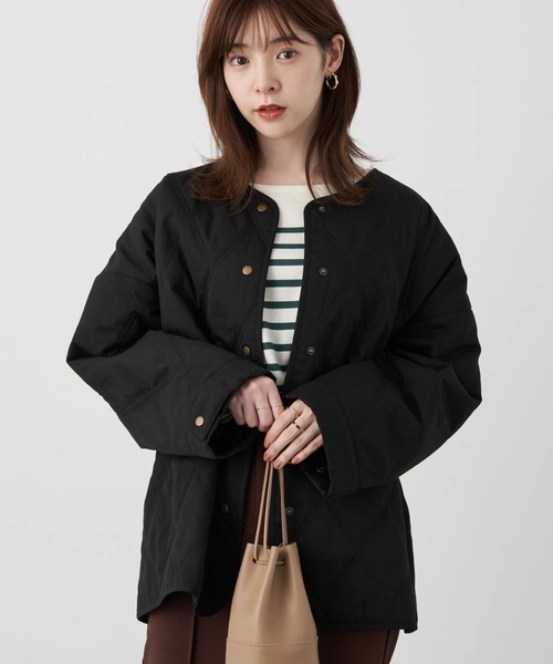 earth music&ecology（アースミュージックアンドエコロジー）の「ノーカラーキルティングコート ＊（ノーカラーコート・レディース・ブラック/ベージュ/カーキ・FREE）」の2枚目の写真