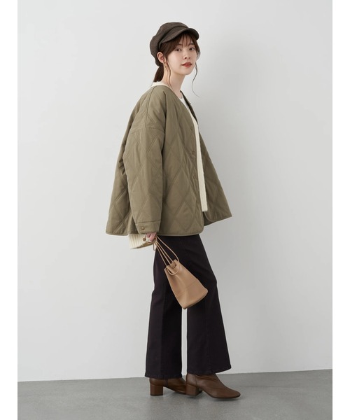 earth music&ecology（アースミュージックアンドエコロジー）の「ノーカラーキルティングコート ＊（ノーカラーコート・レディース・ブラック/ベージュ/カーキ・FREE）」の9枚目の写真