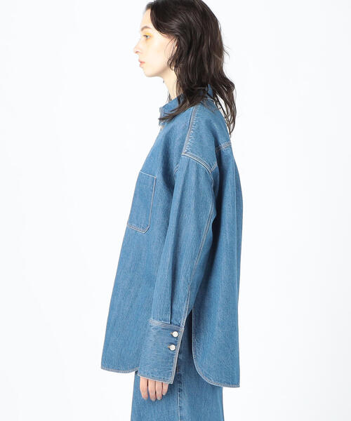 TOMORROWLAND （トゥモローランド）の「コットンデニム オーバーサイズドシャツ（シャツ/ブラウス・レディース・ブルー・36）」の6枚目の写真
