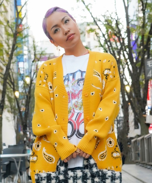 atmos pink（アトモスピンク）の「RIEHATA × atmospink ペイズリー柄 カーデ  【SP】（カーディガン/ボレロ・レディース・ピンク/イエロー/グリーン・M/L）」の2枚目の写真