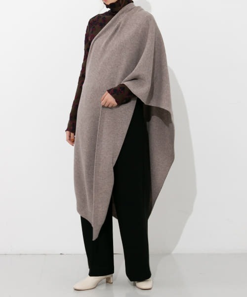 iI（アイ）の「iI　knit cape（ニット/セーター・レディース・ベージュ/グレー/レッド/ブルー・ONE）」の6枚目の写真