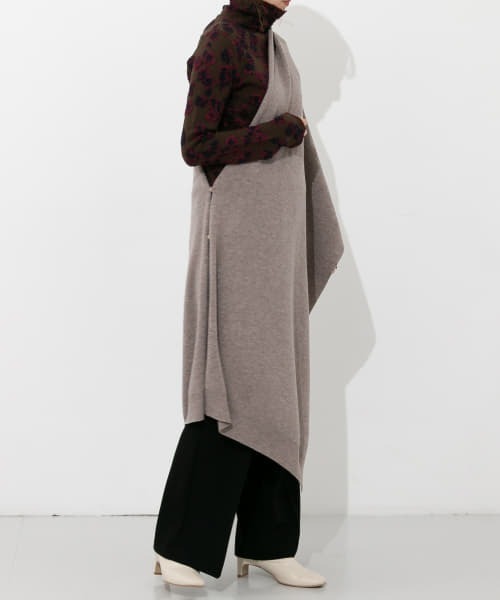 iI（アイ）の「iI　knit cape（ニット/セーター・レディース・ベージュ/グレー/レッド/ブルー・ONE）」の10枚目の写真