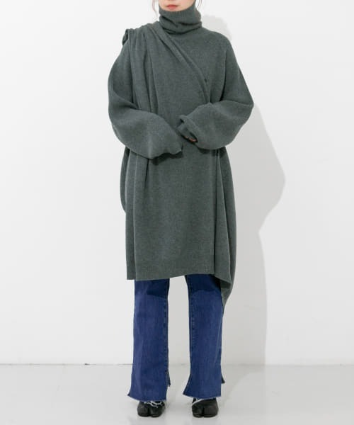 iI（アイ）の「iI　knit cape（ニット/セーター・レディース・ベージュ/グレー/レッド/ブルー・ONE）」の15枚目の写真