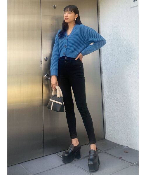 EMODA(エモダ)の「クロップレイヤードニット(ニット/セーター・レディース・アイボリー/ブラック/ブルー・FREE)」の6枚目の写真